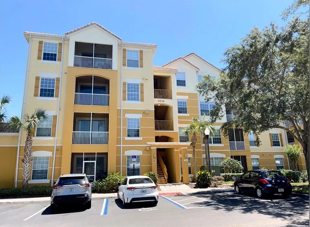3 bed, 2.0 bath, 1412 sqft, $2,050 — Photo 1