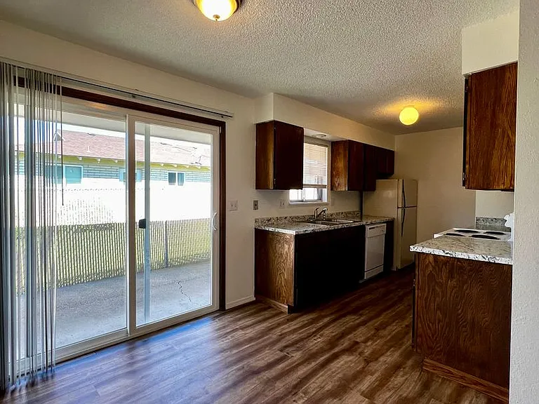 3910 Meadow Ln — Photo 6
