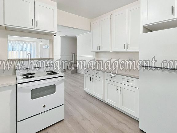 5th image of 1981 Chestnut Ave APT 3