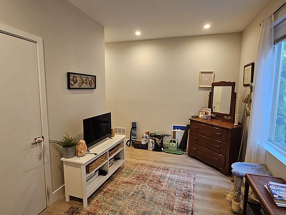 4th image of 4111 Brandywine St #B2