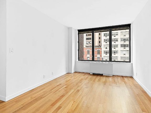 3rd image of 150 E 57th St APT 31D