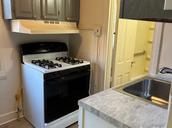 49 W Princess St APT 2, York, PA 17401