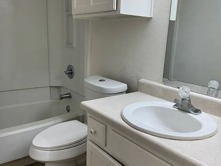 716 Woodland Ct — Photo 12