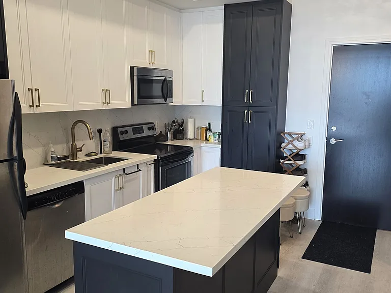 112 George St S #S818 — Photo 10