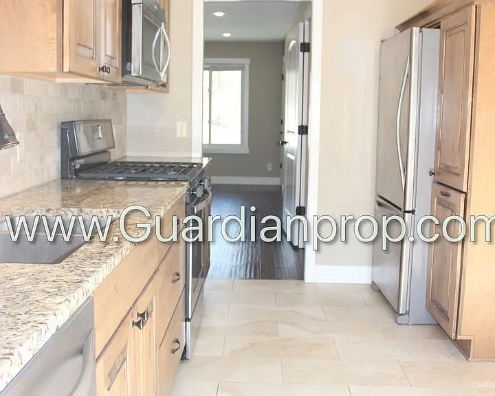 2516 W 98th St — Photo 4