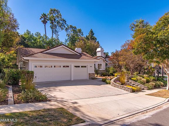 2nd image of 216 Goldenwood Cir