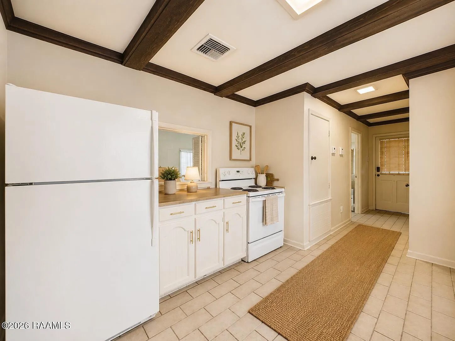 3 bed, 2.5 bath, 2100 sqft, $2,200 — Photo 4