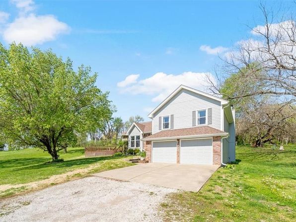 15818 N Eldridge Dr, Holt, MO 64048