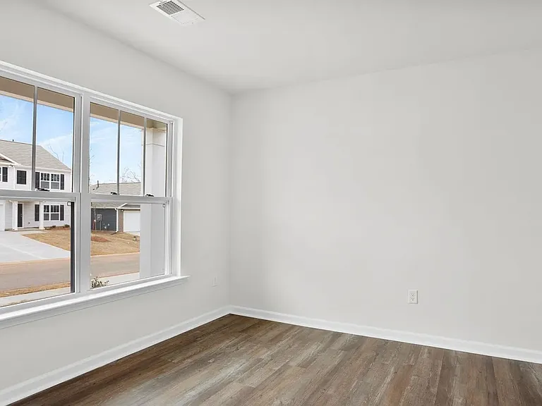 868 Wolverine Ln — Photo 3
