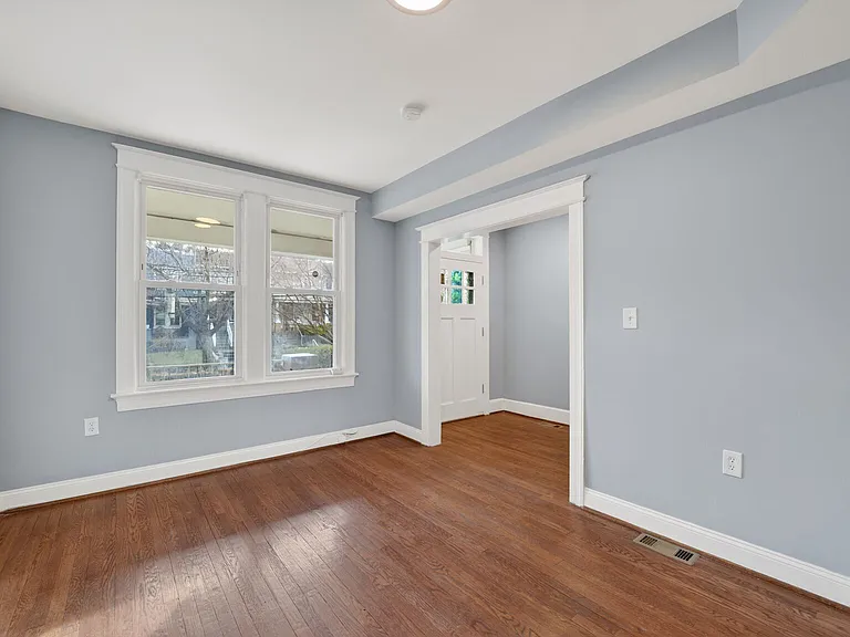 632 Franklin St NE — Photo 6