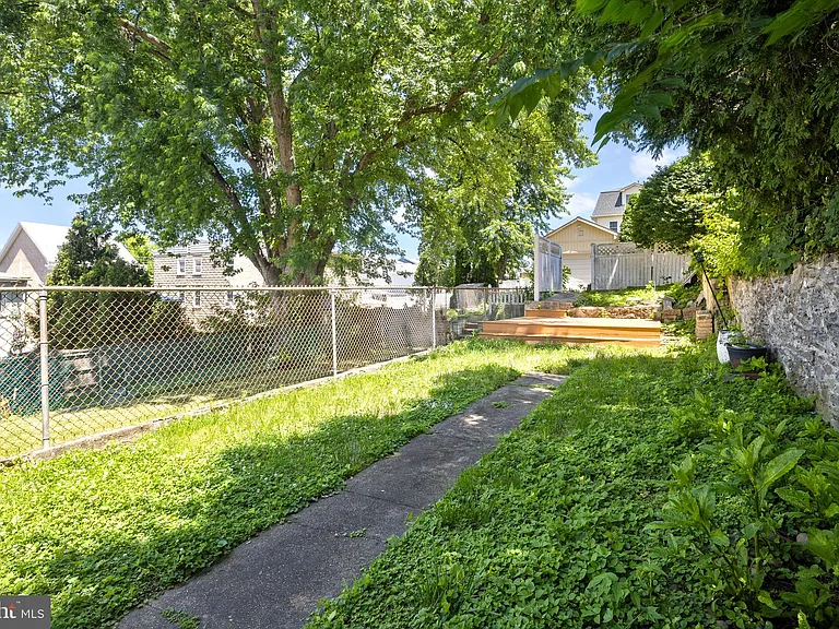 146 W 1st Ave — Photo 14