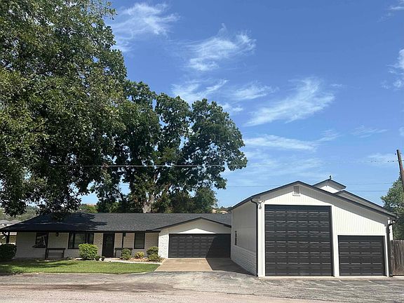 2nd image of 1205 Lakeshore Dr