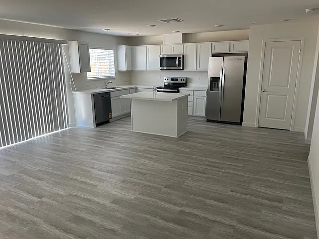 4 bed, 2.5 bath, 1631 sqft, $3,500 — Photo 3