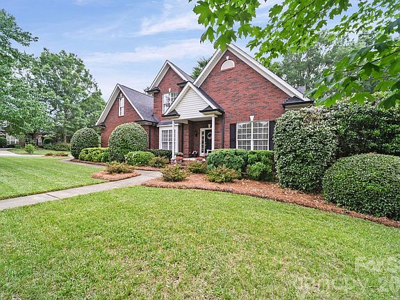 3rd image of 2820 Monterrey Ln #103