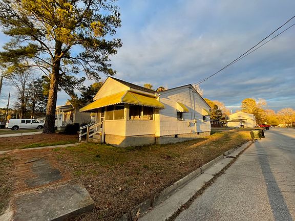 3rd image of 415 Hogart St
