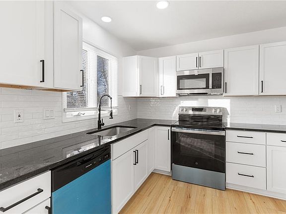 4th image of 7014 N Brookside Rd