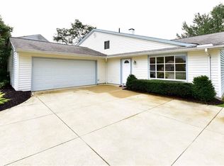 15646 Creekwood Ln, Strongsville, OH