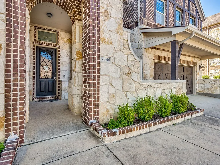 7340 Beranger Dr — Photo 3