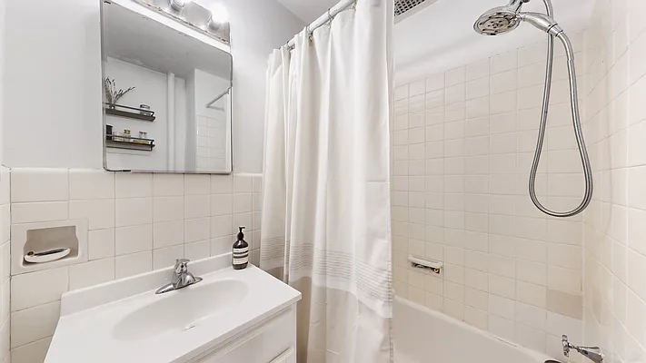 Rented by Oxford Property Group | media 19