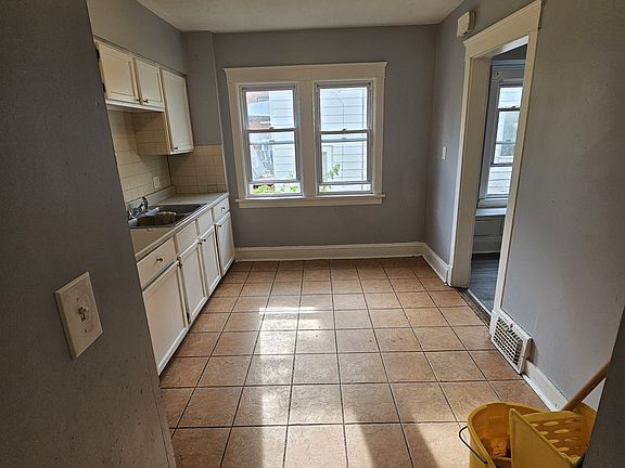 5th image of 3515 W 100th St #1