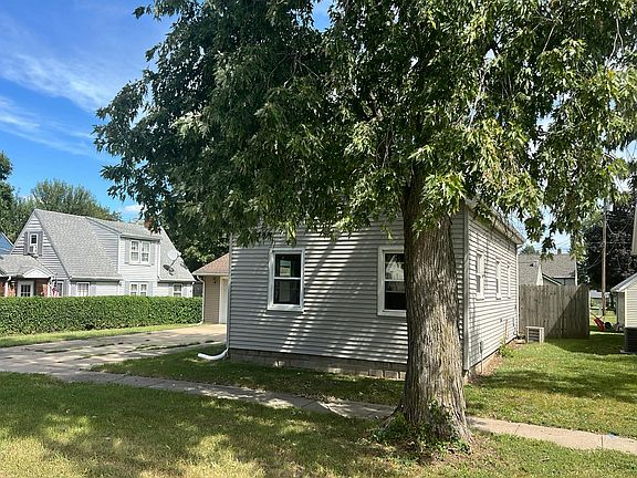 2nd image of 1610 N Santa Fe Ave