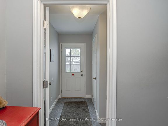 2nd image of 19 Bridle Rd
