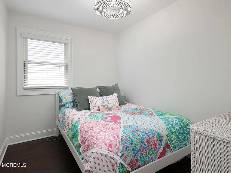 210 Linden Ave — Photo 16