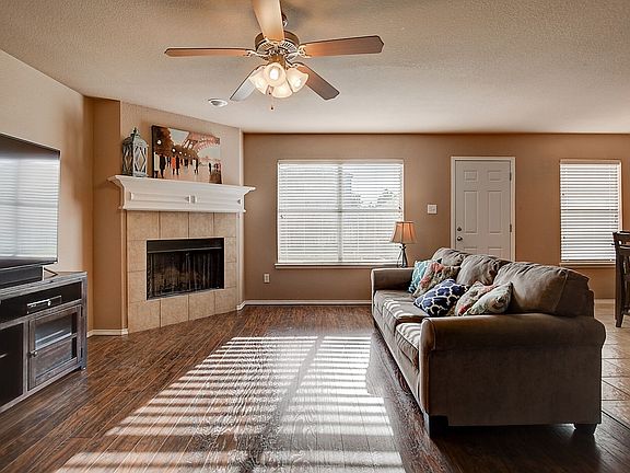 4th image of 810 Westfield Dr