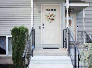 40 Cornerstone Ct APT 32, Southington, CT 06479