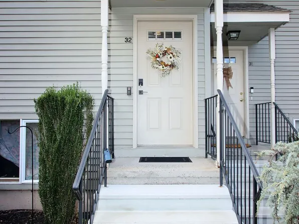 40 Cornerstone Court #32, Southington, CT 06479