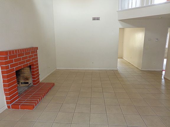 4th image of 556 S Del Puerto Ave