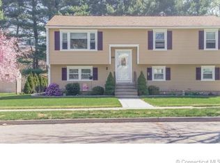 126 Cartpath Dr, Meriden, CT 06450