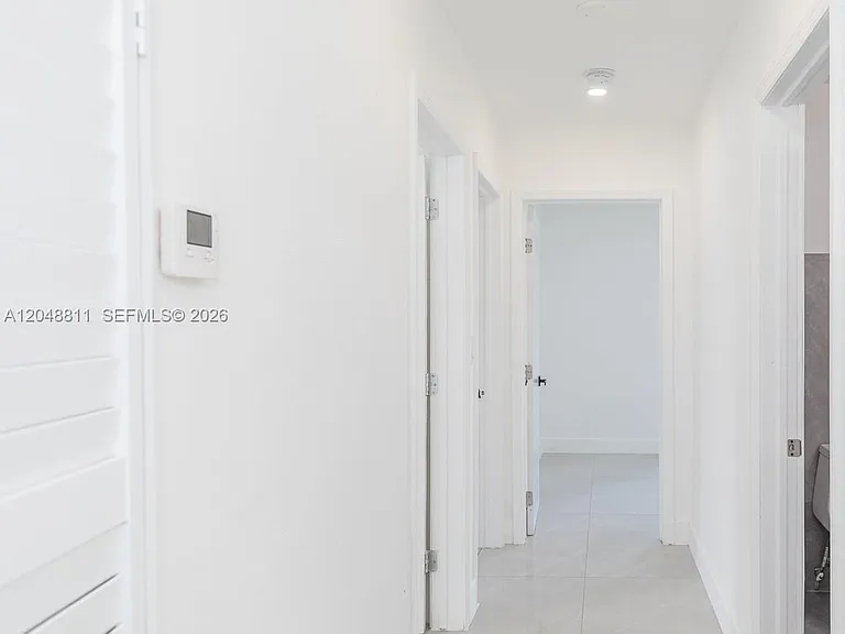 913 NE 2nd St — Photo 16