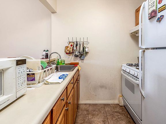 3rd image of 6120 Woodside Ave APT 1Y
