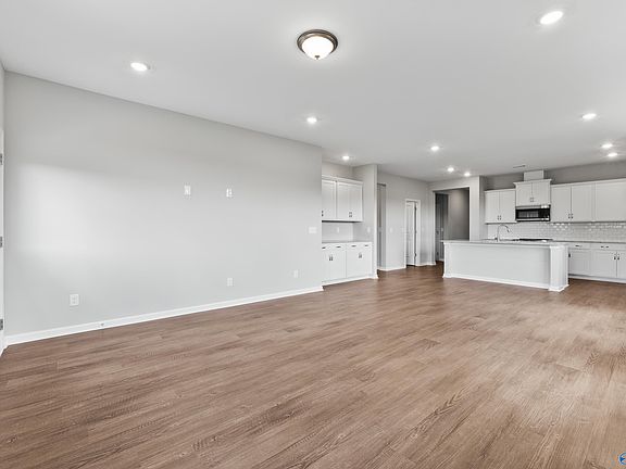 4th image of 103 Gladeview Ct