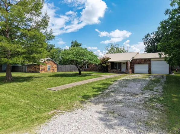 302 E Elm St, Skiatook, OK 74070