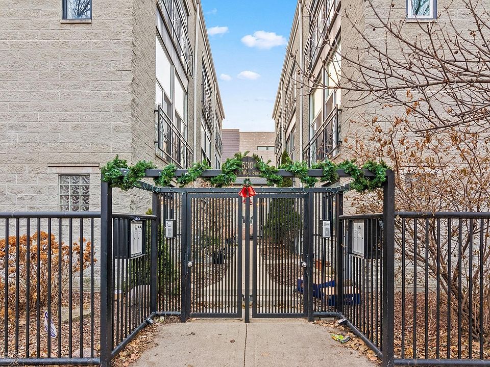 1st image of 530 N Wood St APT A