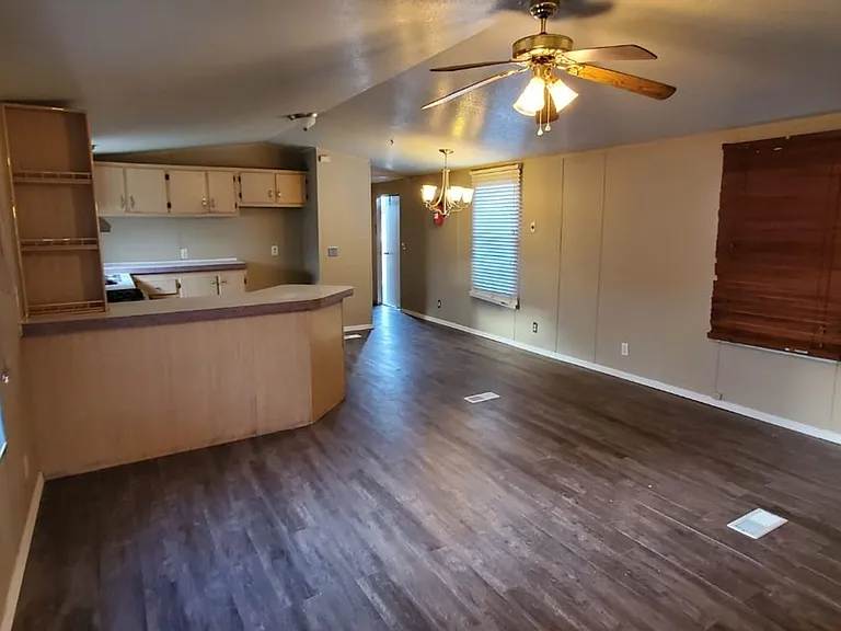 214 Colorado Dr — Photo 3