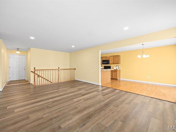 4th image of 2282 Haverford Ct