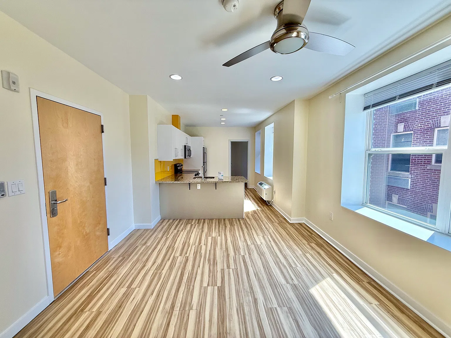 2 bed, 750 sqft, $1,875 — Photo 3