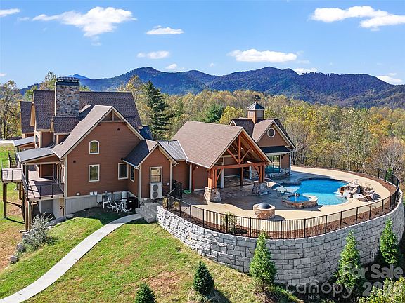 3rd image of 946 Ridge Rd