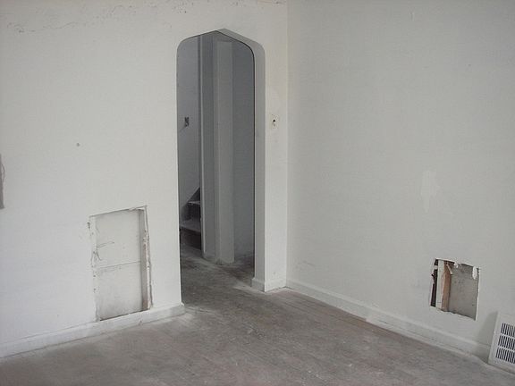 5th image of 11721 Auburn St