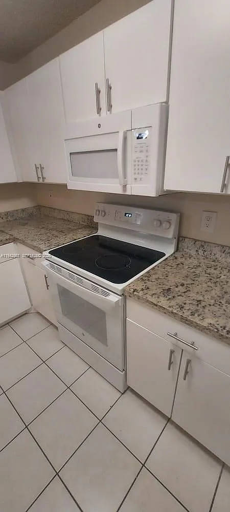 3 bed, 1114 sqft, $2,400 — Photo 4