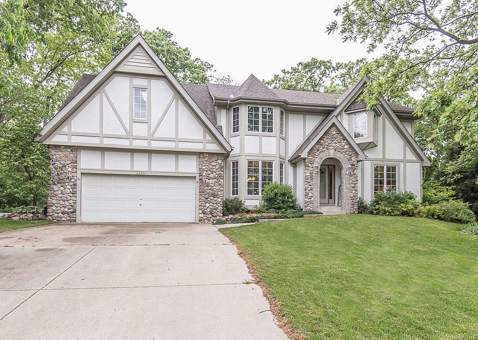 1st image of 2606 Lancaster Dr