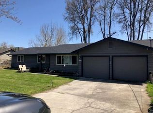 811 Coutant Ln, Grants Pass, OR 97527