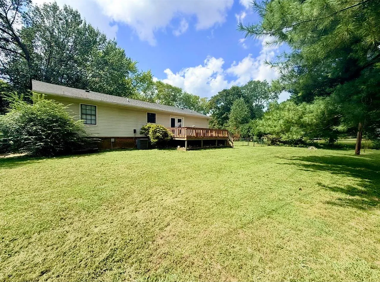 3 bed, 1284 sqft, $1,550 — Photo 2