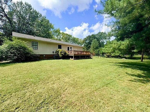 3rd image of 806 Shawnee Way