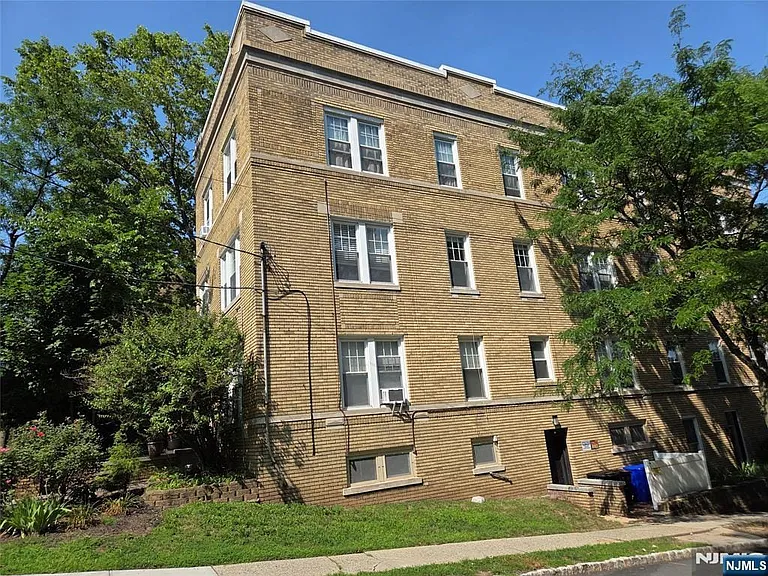 22 Seymour St #6 — Photo 20