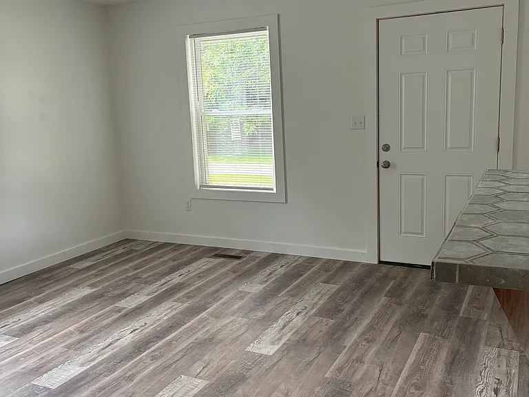 102 Thacker Ln #104 — Photo 4