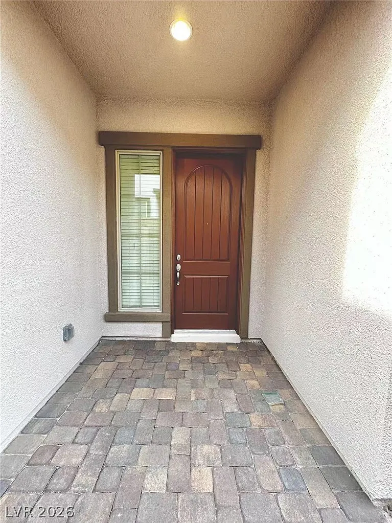 3 bed, 3.5 bath, 2048 sqft, $2,790 — Photo 2